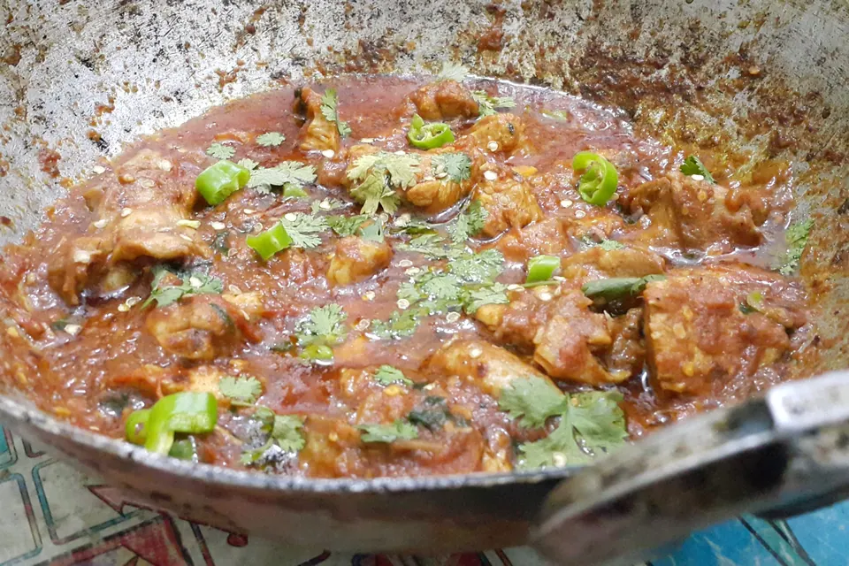 Chicken karahi (tomato, black pepper and green chilli)